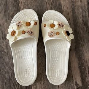 Crocs Women's Sloane Metal Blooms Slide Sandal